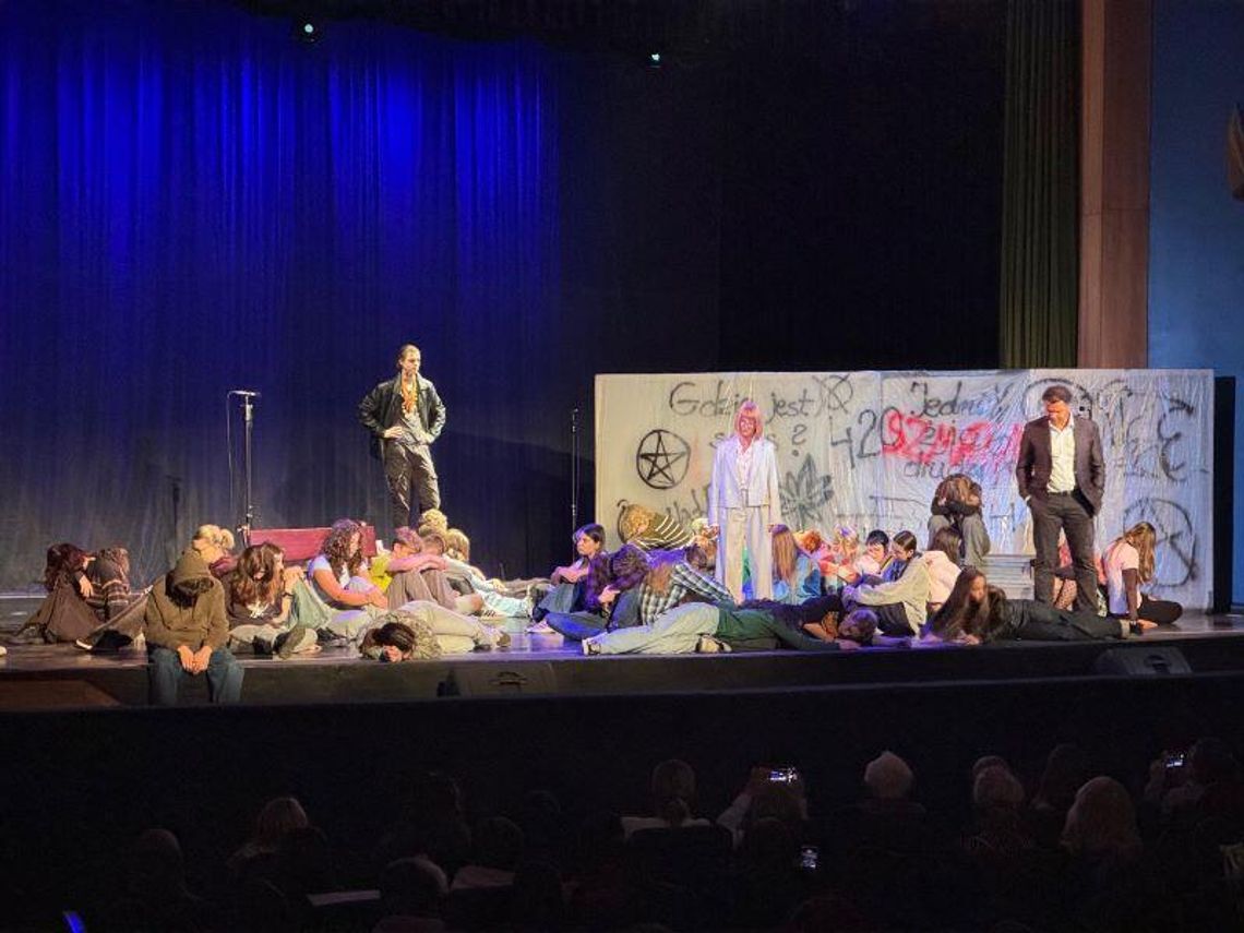 Gdyńscy licealiści w projekcie Komendy Głównej Policji. Premiera spektaklu „Sekret”