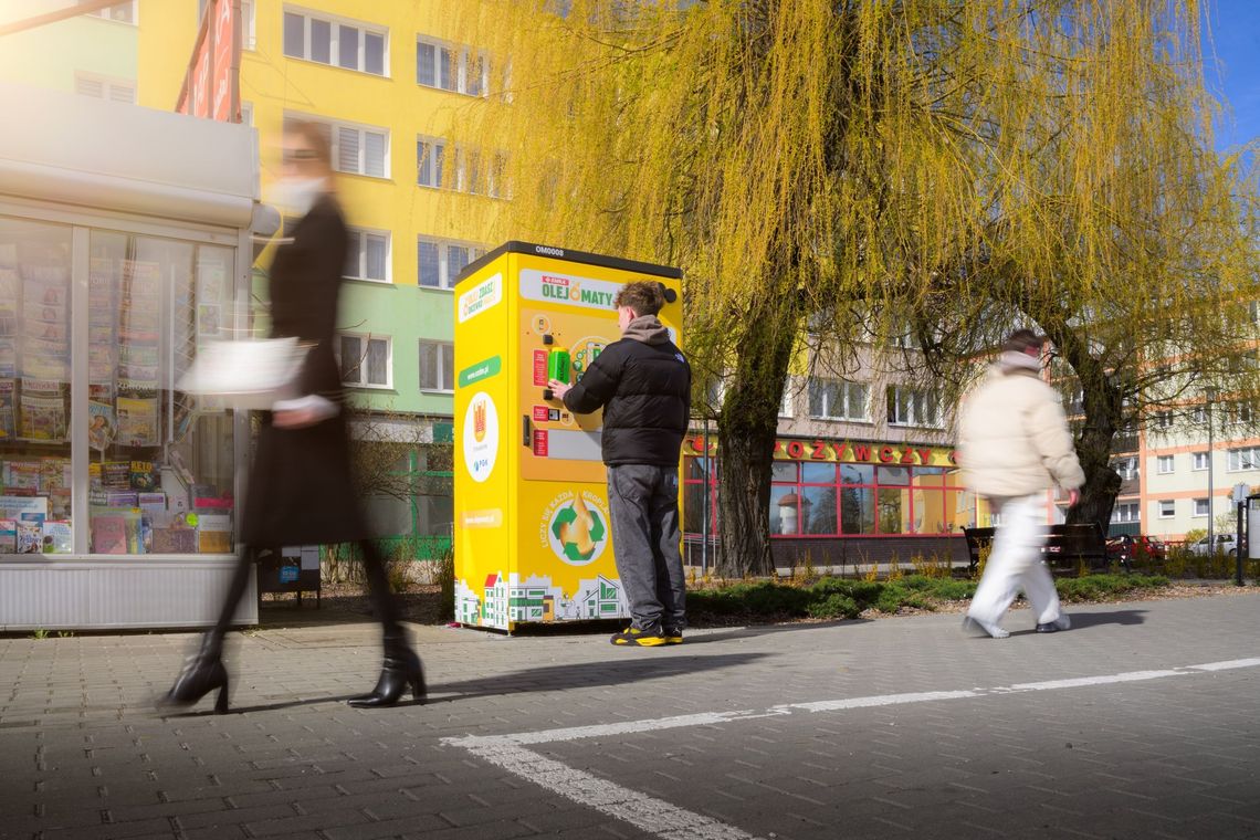 Gdzie wylać zużyty olej? W kolejnych miastach w Polsce stają olejomaty Gdzie wylać zużyty olej? W kolejnych miastach w Polsce stają olejomaty
