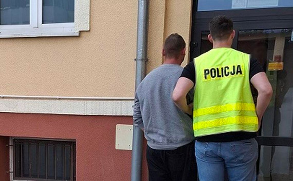 zatrzymanie mężczyzny, który oferował policjantom łapówkę