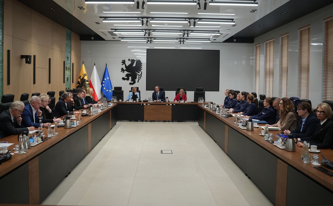 Gra w wisielca i hejt wśród nastolatków. W Gdańsku obradował specjalny zespół