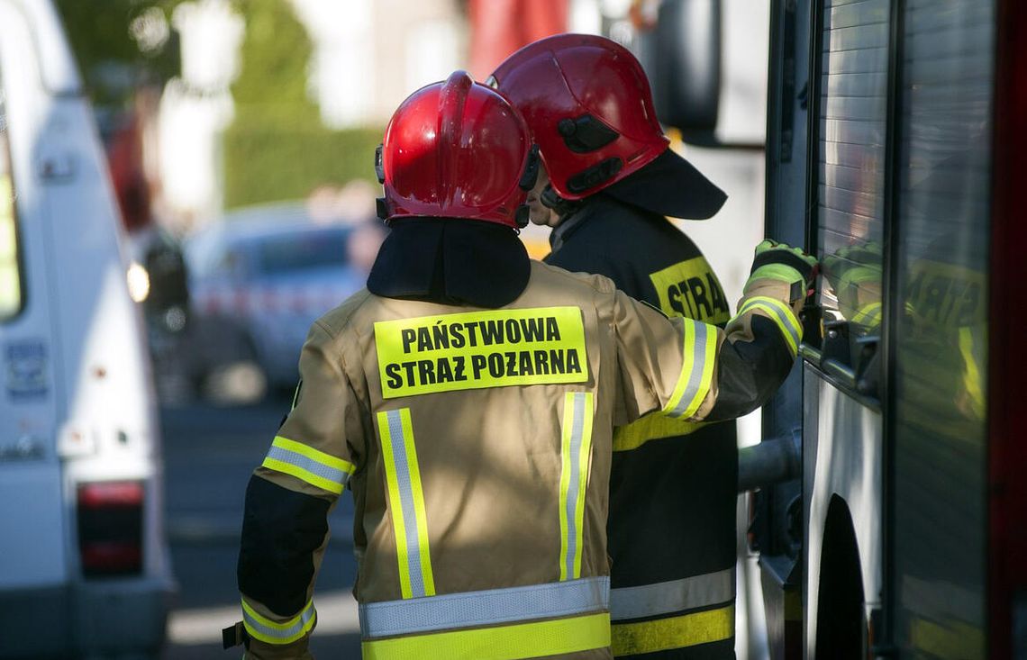 strażacy, straż pożarna, zdjęcie ilustracyjne