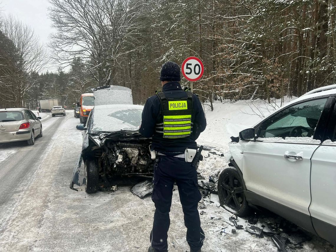 Groźny wypadek w okolicy Skorzewa. Cztery osoby ranne, w tym 6-letnie dziecko Groźny wypadek w okolicy Skorzewa. Cztery osoby ranne, w tym 6-letnie dziecko