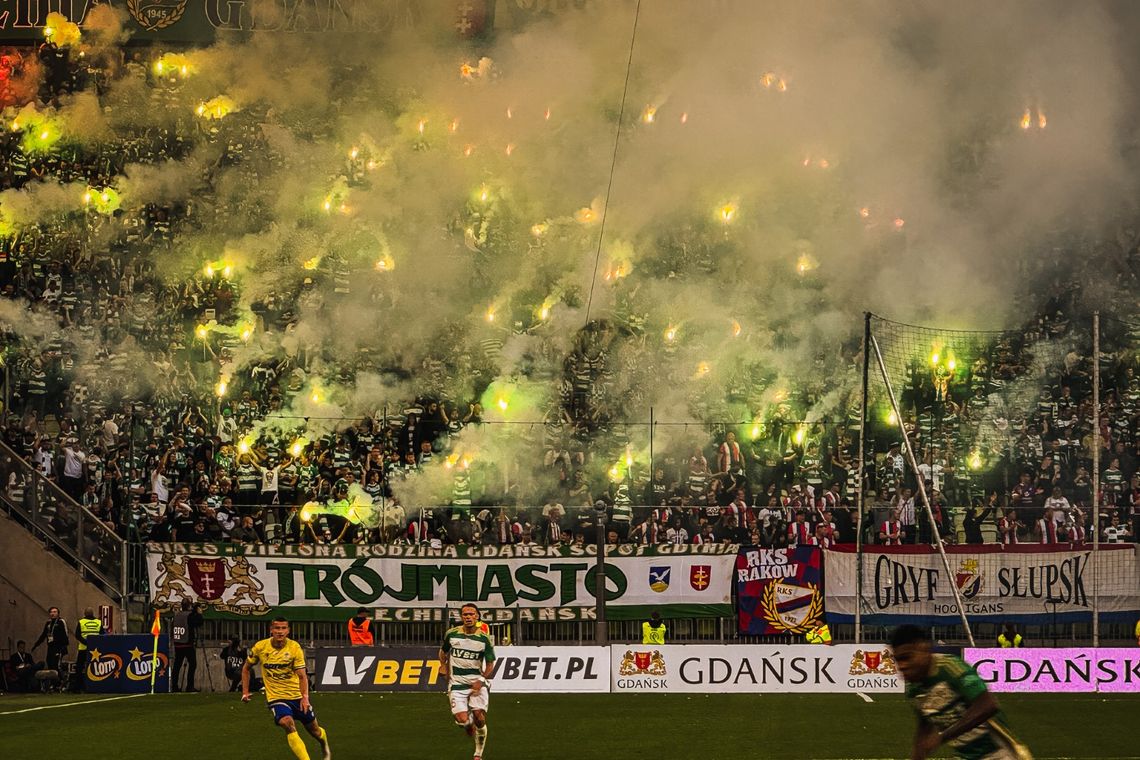 Handel gadżetami Lechii Gdańsk pod kontrolą „Lwów Północy”. "WP" ujawnia kulisy