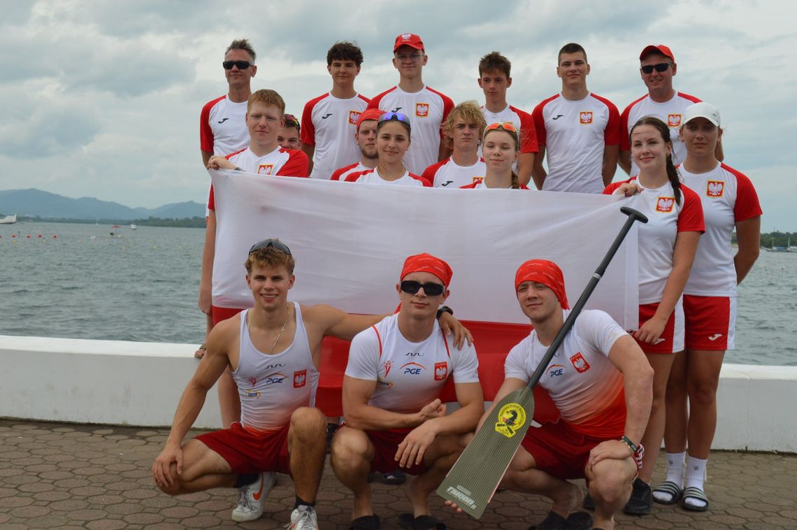 człuchowscy reprezentanci Polski juniorów w smoczych łodziach