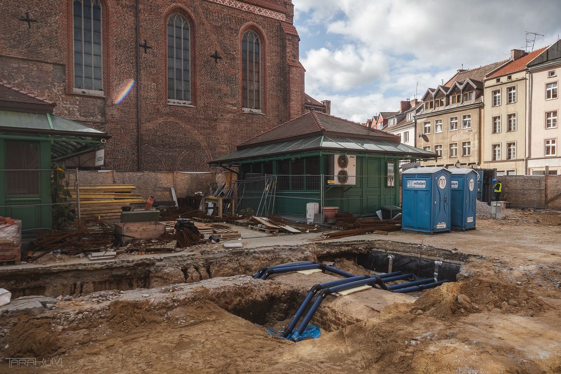 Historyczne odkrycie w centrum Gdańska. Pochówki sanitarne przy Hali Targowej