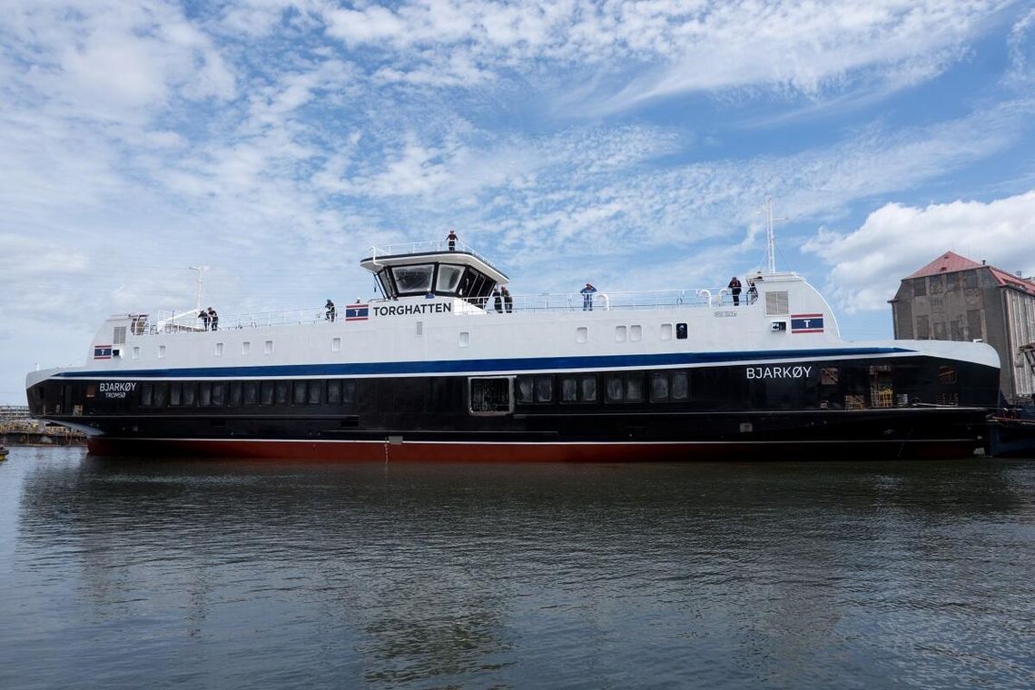 wodowanie hybrydowego promu pasażersko-samochodowego w stoczni Remontowa Shipbuildng