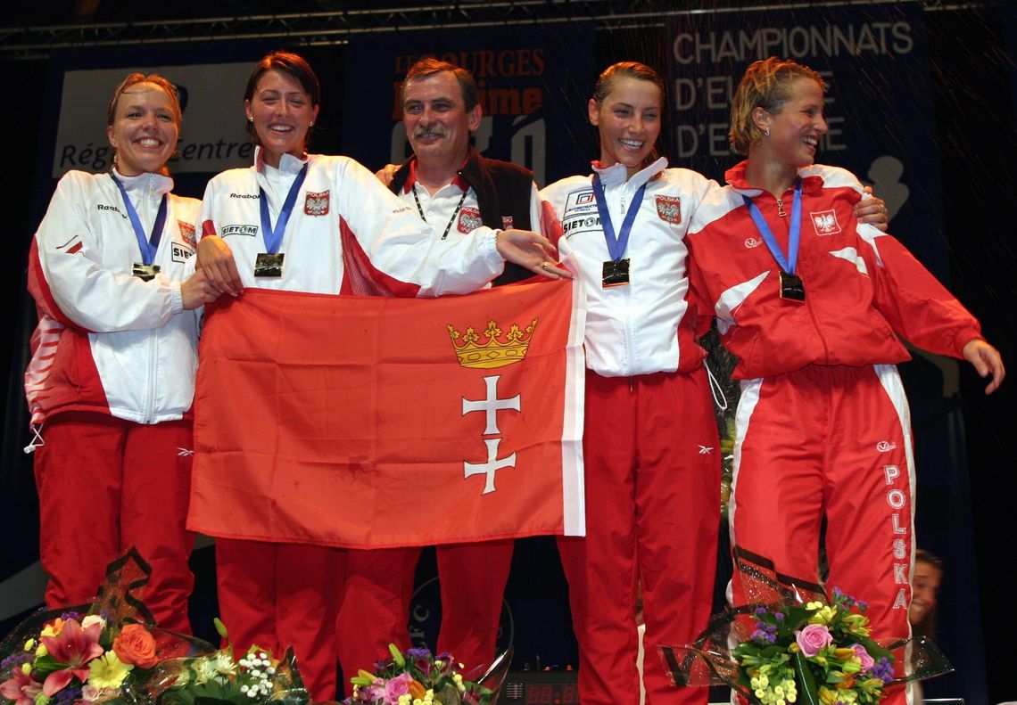 Tadeusz Pagiński wraz z (od lewej): Anną Rybicką, Magdaleną Mroczkiewicz, Sylwią Gruchałą i Magdaleną Wojtkowiak