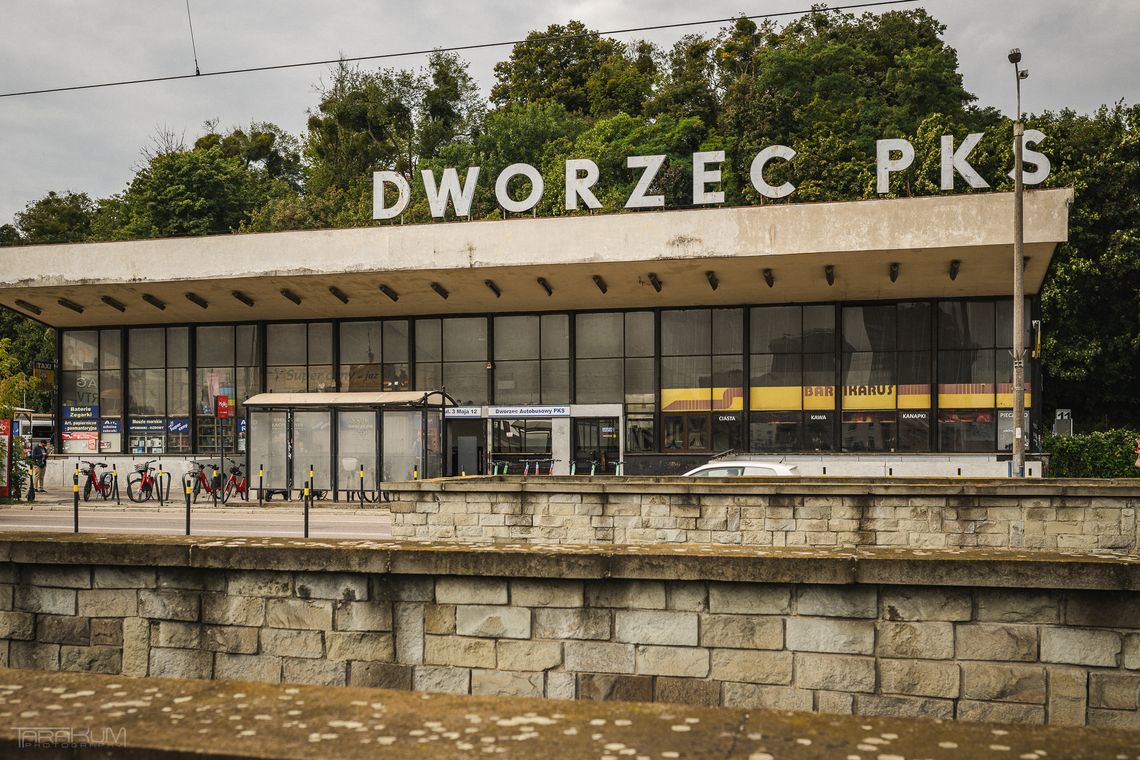 Imponował nowoczesnością, dziś walczy o przetrwanie i przegrywa. Jaka przyszłość czeka dworzec autobusowy w Gdańsku? [Zobacz zdjecia]