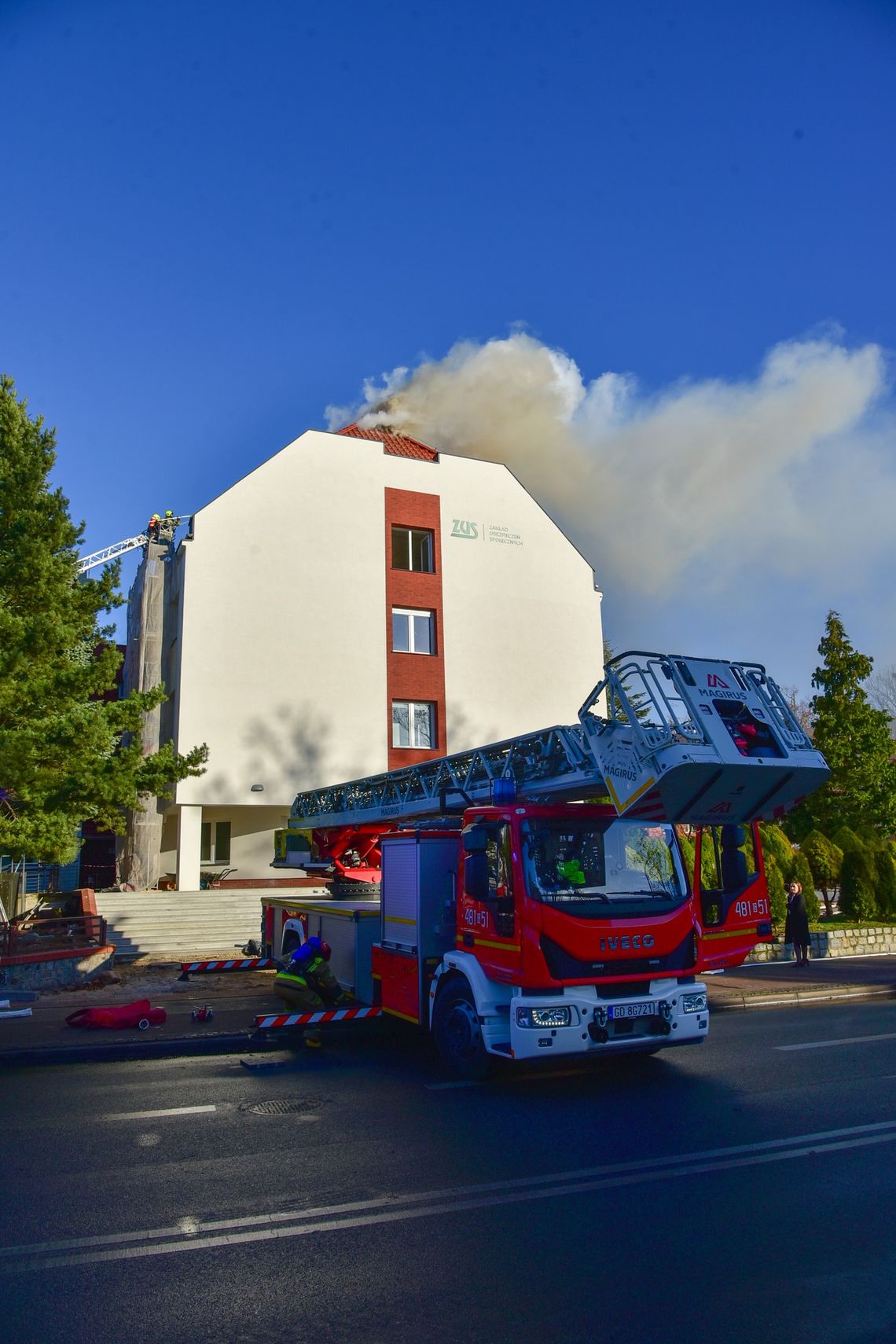 pożar dachu ZUS w Sztumie