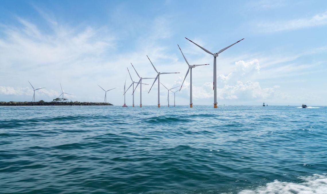 morska farma wiatrowa, zdjęcie ilustracyjne