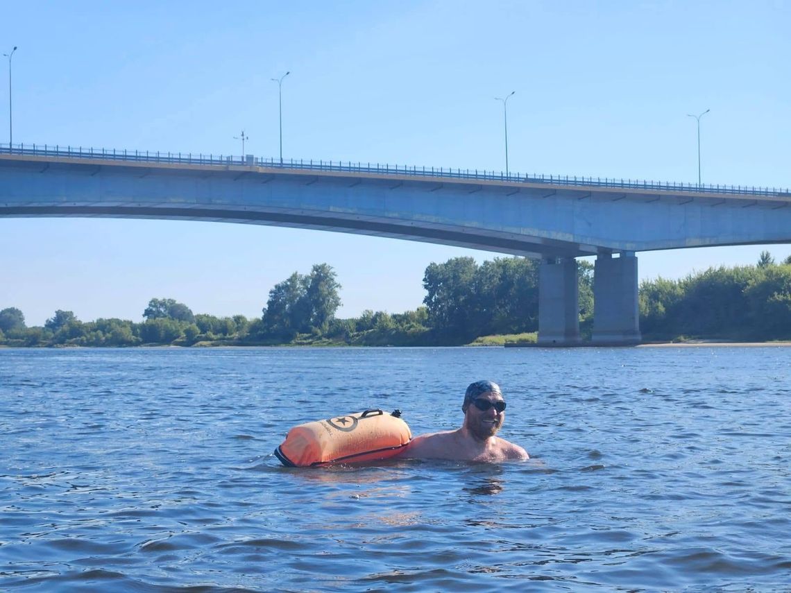 Jacek Pałubicki przypłynął już Wisłą na Pomorze. W sobotę finał 942 km trasy w Mikoszewie! Jacek Pałubicki przypłynął już Wisłą na Pomorze. W sobotę finał 942 km trasy w Mikoszewie!