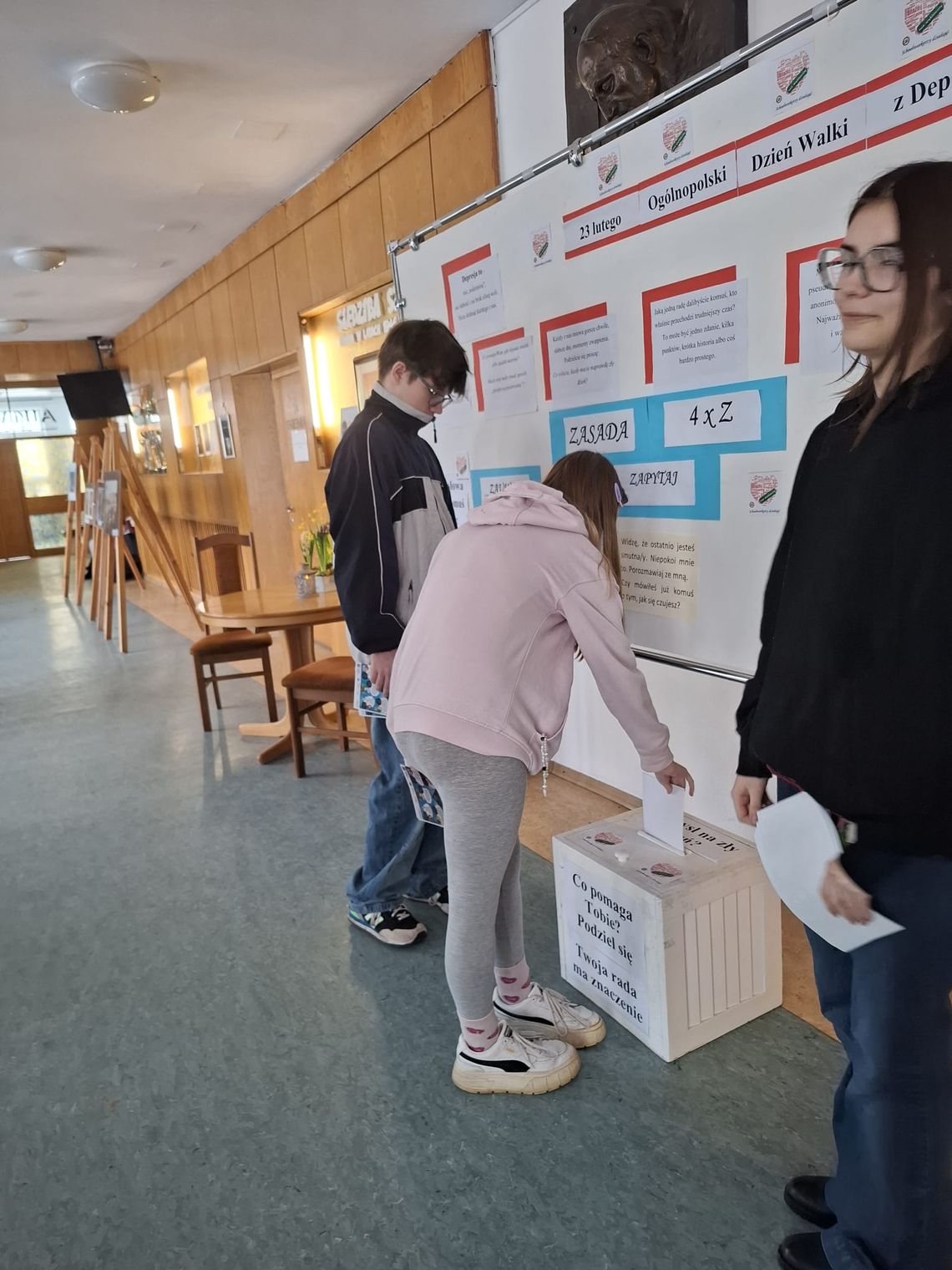 ścianka informacyjna i skrzynka na dobre pomysły na kiepski dzień, ZSE w Tczewie, 2026