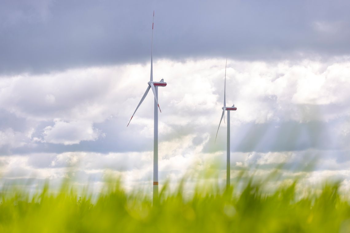 Jak rozwijać odnawialne źródła energii (OZE) mądrze i z korzyścią dla mieszkańców? farma wiatrowa, OZE, zdjęcie ilustracyjne