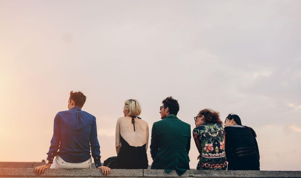 młodzi ludzie, zdjęcie ilustracyjne