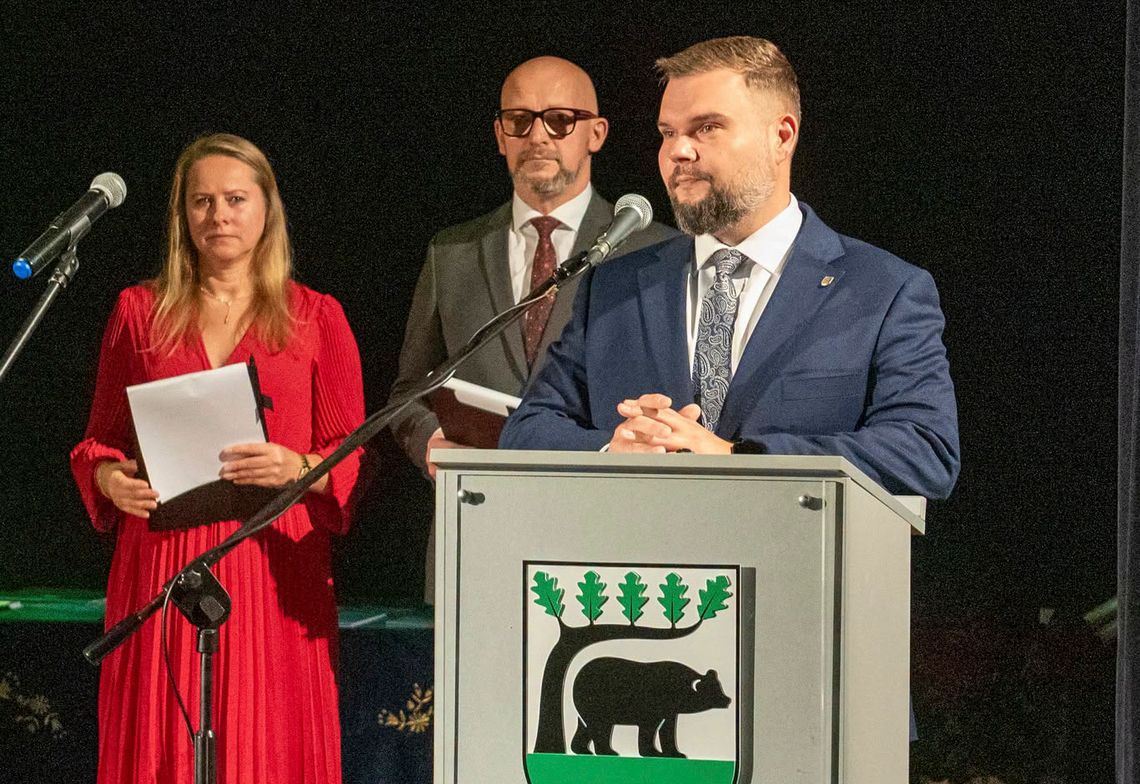 „Czy potrafimy rozmawiać z dziećmi?” Burmistrz Kościerzyny przerwał galę minutą ciszy