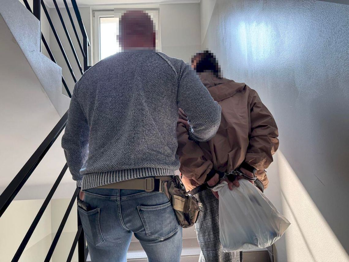 Słupsk: Jedna oferowała pościel, druga plądrowała mieszkanie