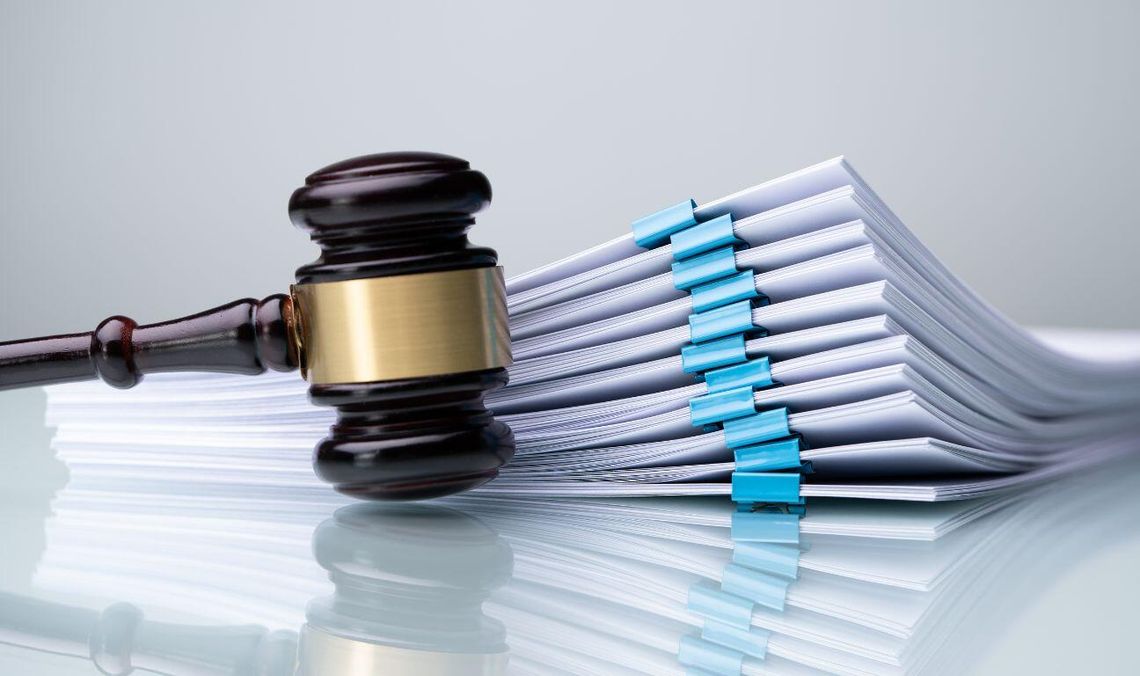 sąd, akta, zdjęcie ilustracyjne