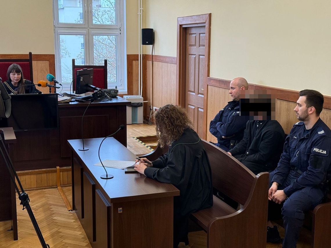 Jest wyrok ws. tragicznego wypadku. Po pijaku wjechał w pieszych, zginęła jedna osoba Słupsk: Po pijaku wjechał w pieszych, zginęła jedna osoba. Jest wyrok