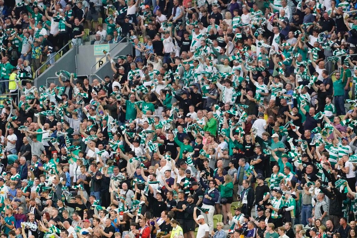 John Carver: Oddamy kibicom Lechii pieniądze za podróż do Lubina