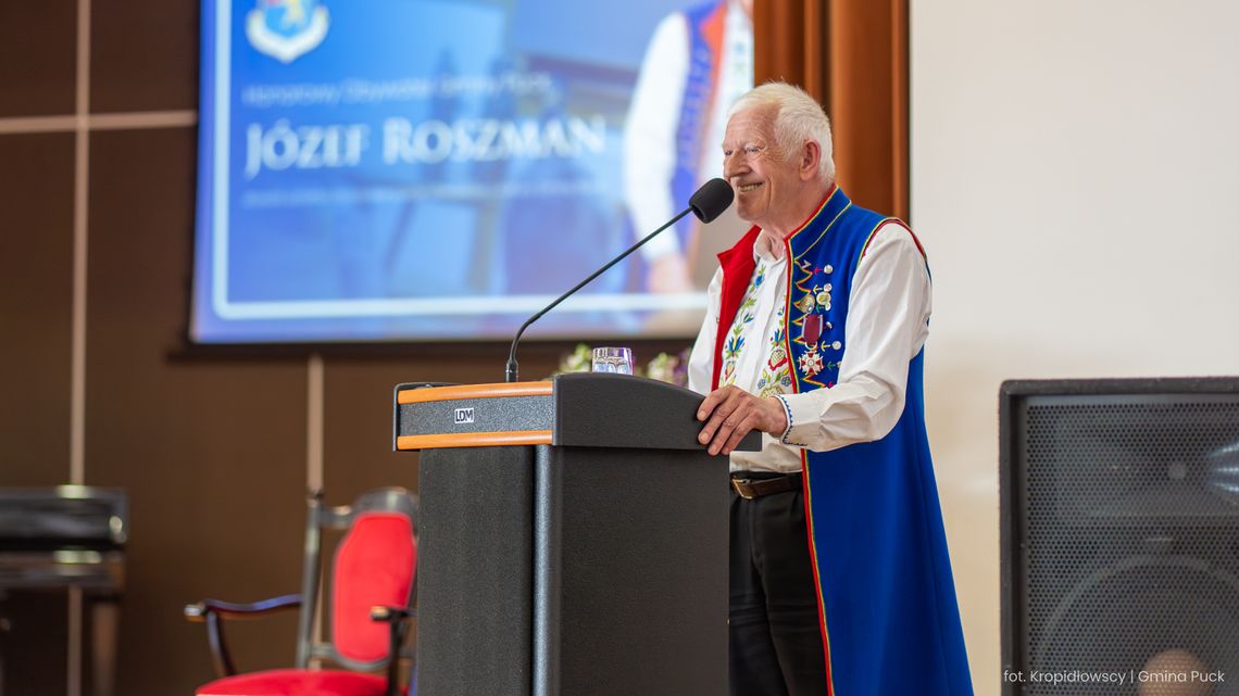 Józef Roszman podczas odbierania tytułu Honorowego Obywatela Gminy Puck