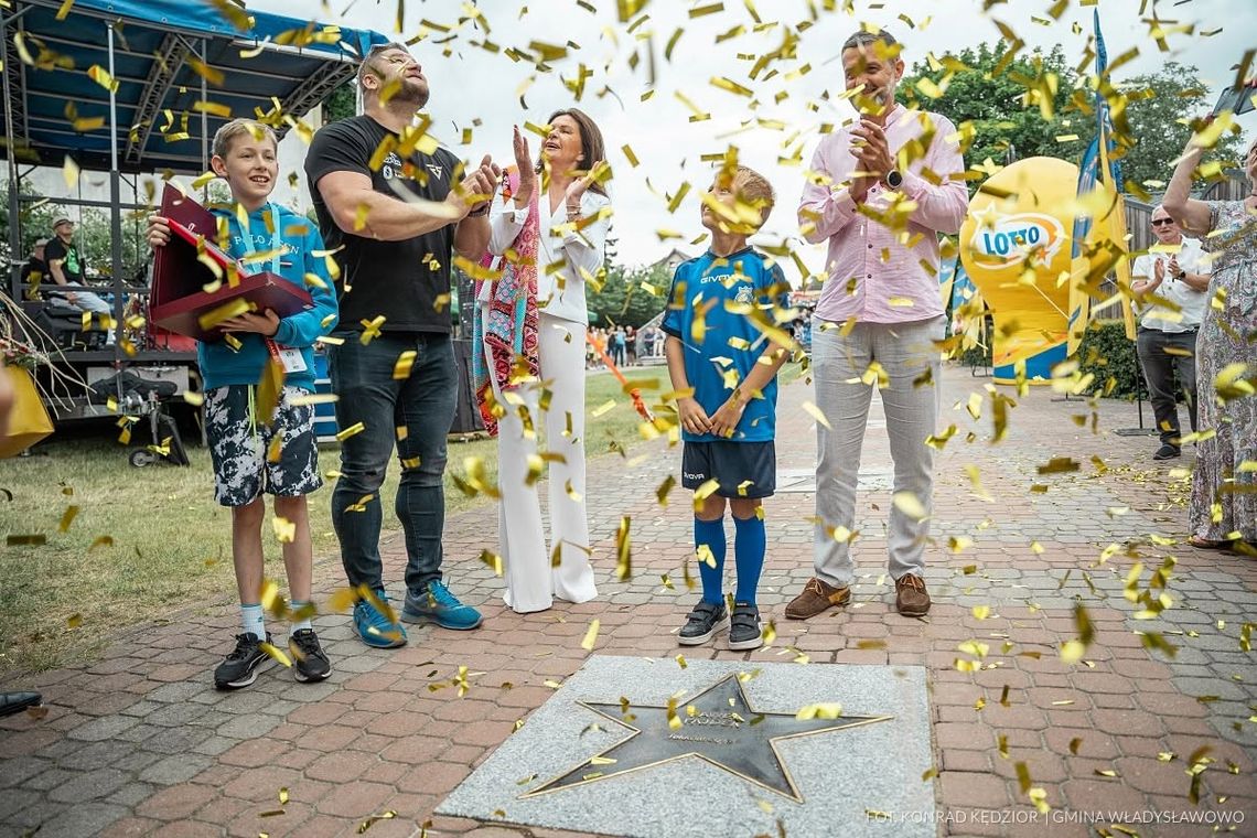 Kamil Stoch w Alei Gwiazd Sportu we Władysławowie. Odsłoni ją osobiście Kamil Stoch w Alei Gwiazd Sportu we Władysławowie. Odsłoni ją osobiście