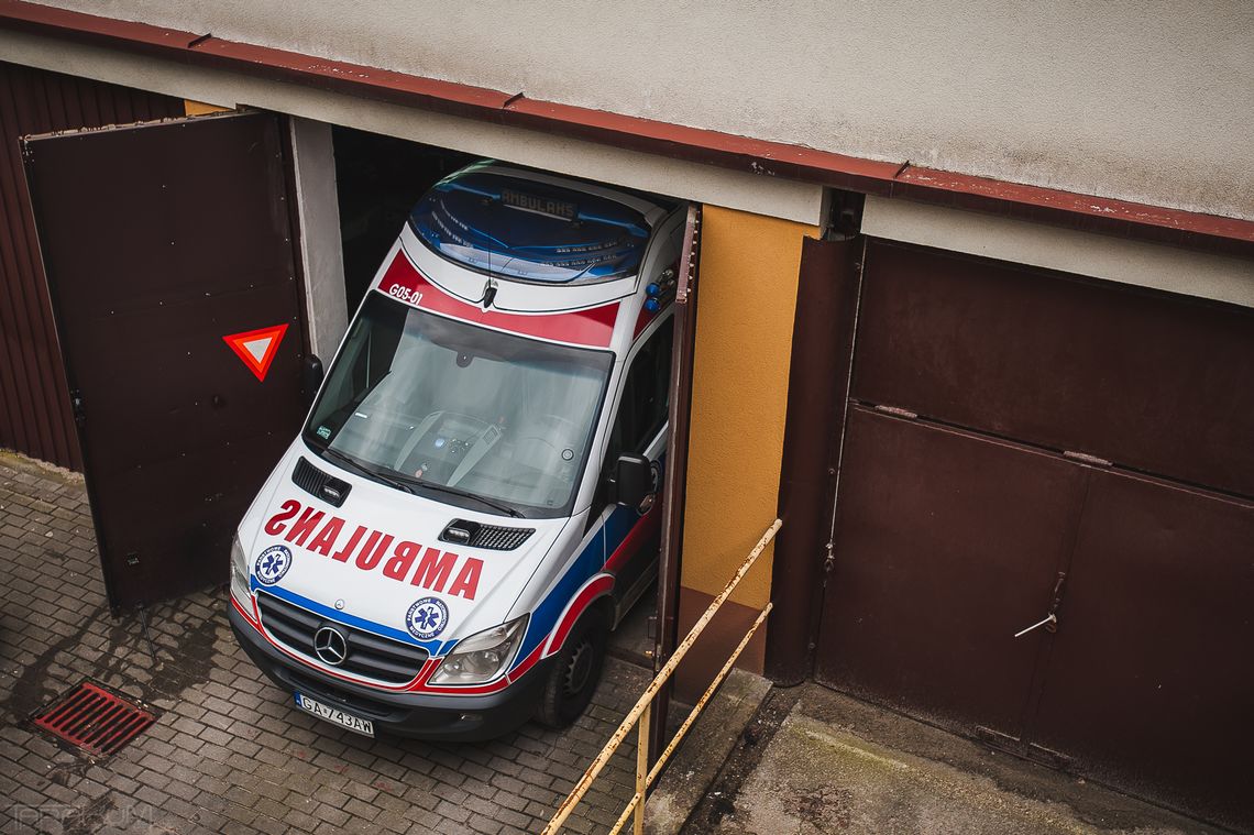 Kamizelki nożoodporne dla karetek będą później. Resort zdrowia podał nową datę