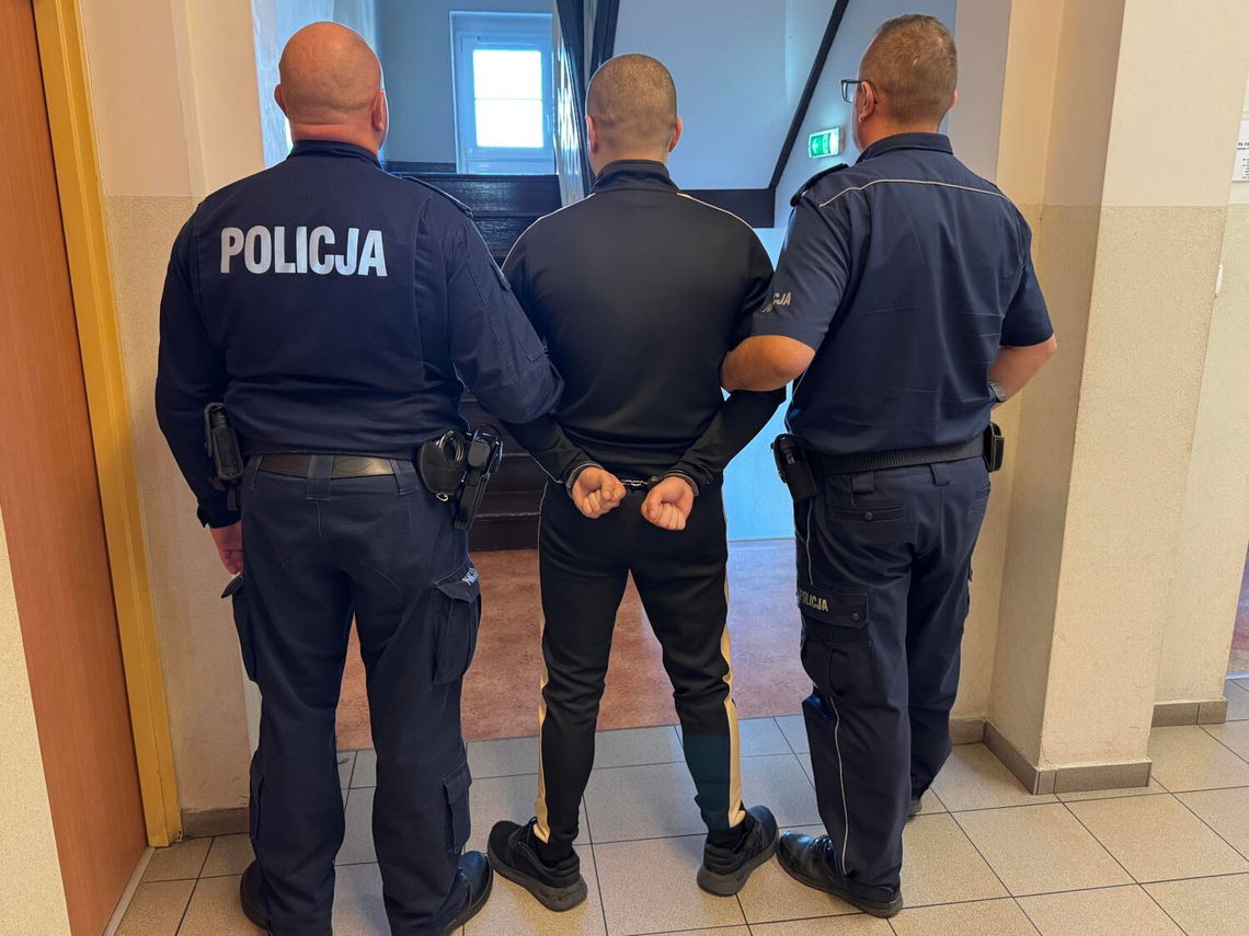 Bytów: Poszukiwany za rozbój 19-latek ukrył się... pod prysznicem.