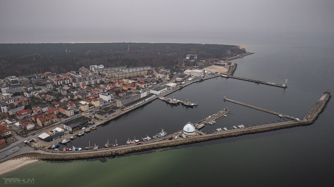 Kapitan jachtu wpadł do wody w porcie w Helu! Szybka akcja Straży Granicznej marina w Helu