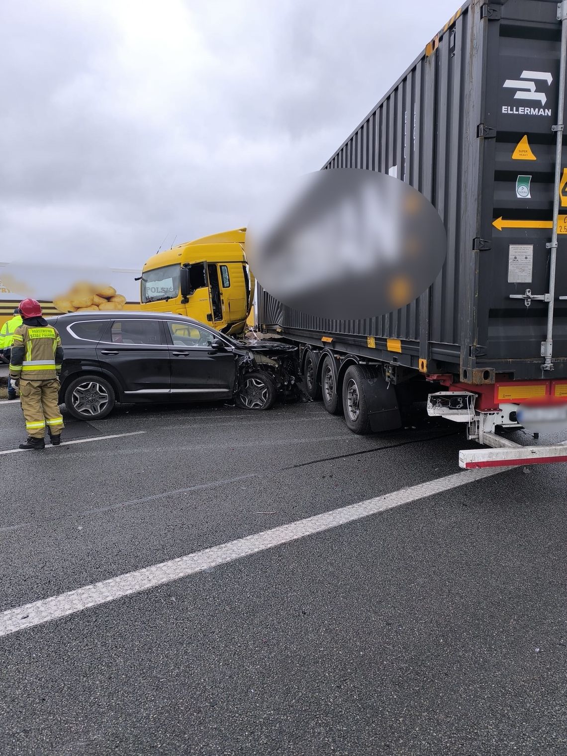 zderzenie ciężarówki i osobówki na autostradzie A1