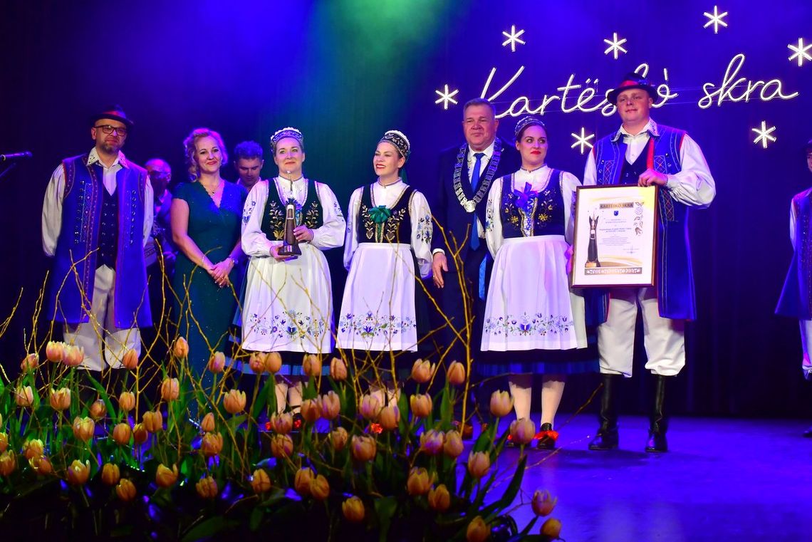„Kartëskô Skra” - doroczne nagrody burmistrza Kartuz wręczone. Statuetki odebrane