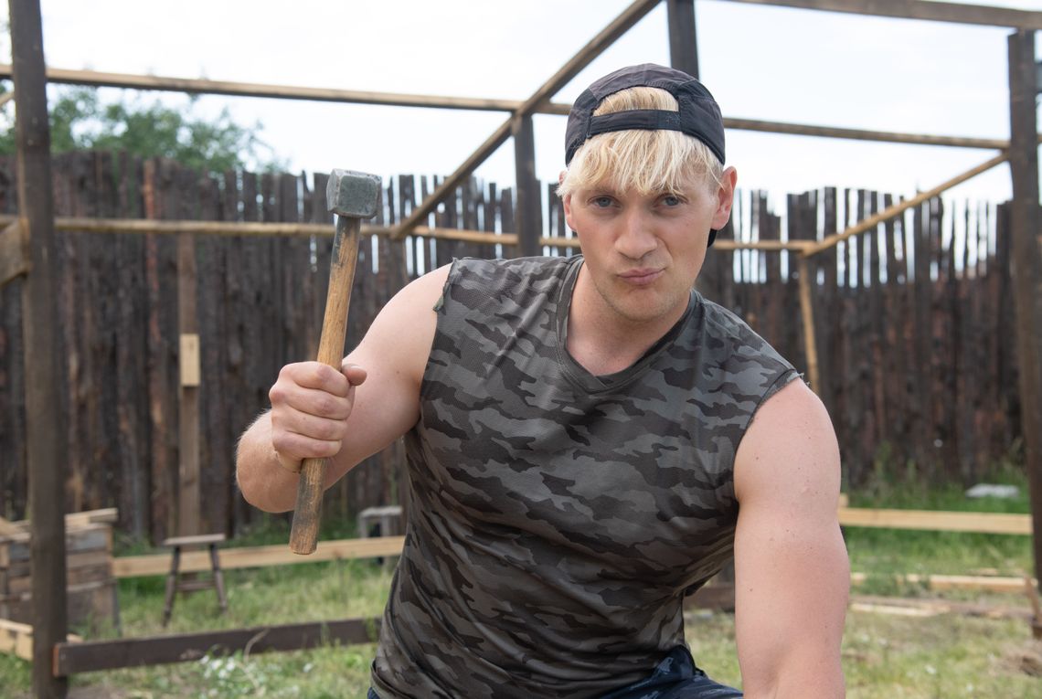 Mieszkaniec Kartuz w reality show „Farma”. Janosik powalczy o 100 tys. zł!