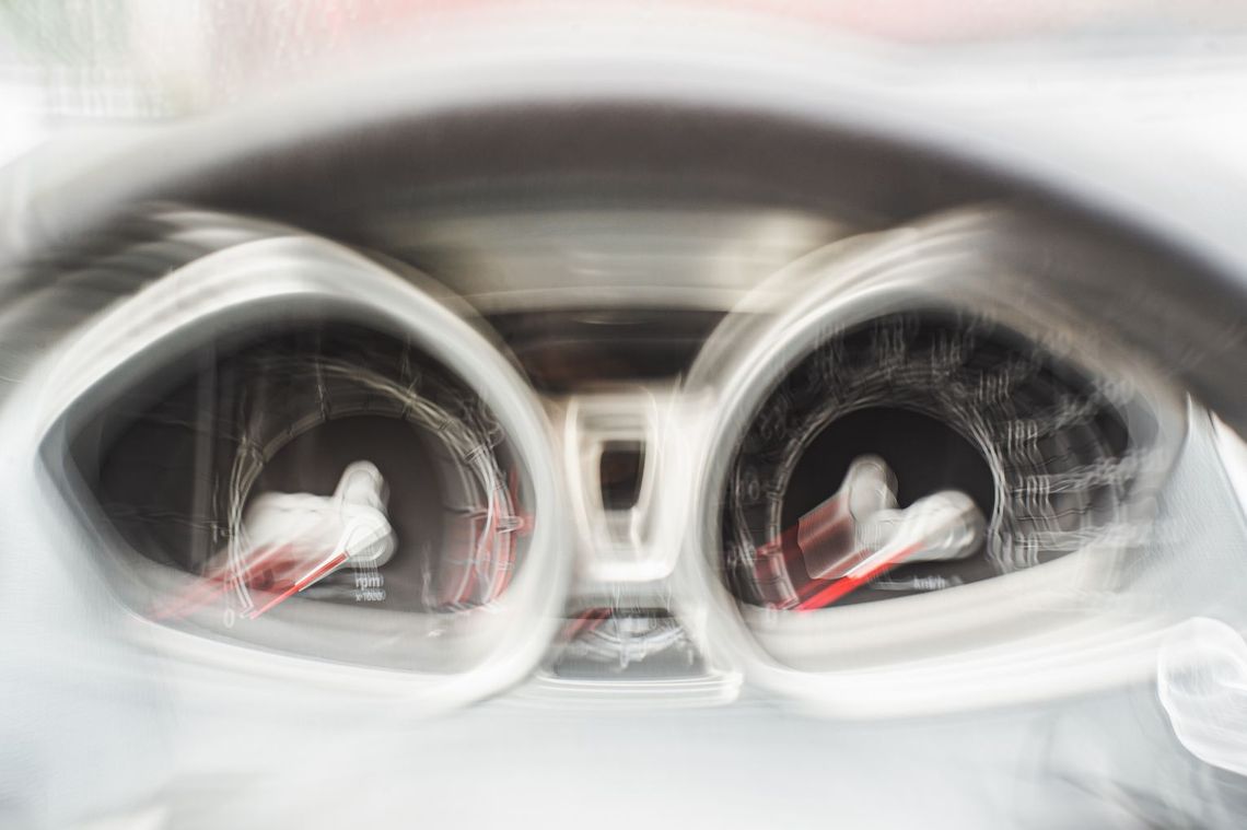 pijany kierowca, zdjęcie ilustracyjne