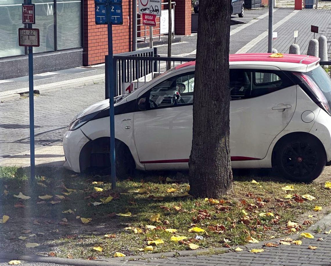 Kartuzy: Policjant po służbie zatrzymał pijaną kobietę za kierownicą samochód pijanej kobiety zatrzymanej w Kartuzach