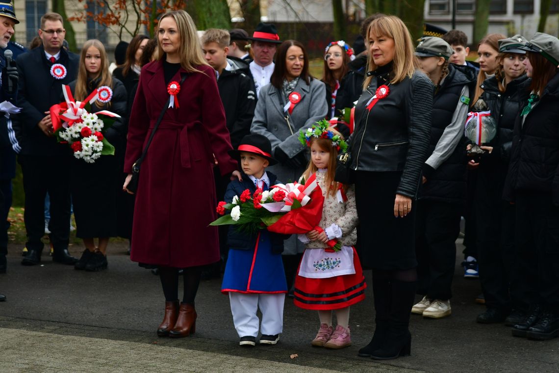 Kartuzy: W Święto Niepodległości parada i kwiaty [ZDJĘCIA]