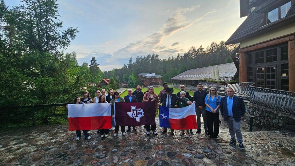 spotkanie studentów z Teksasu z kaszubskimi przedsiębiorcami i samorządowcami w Szymbarku