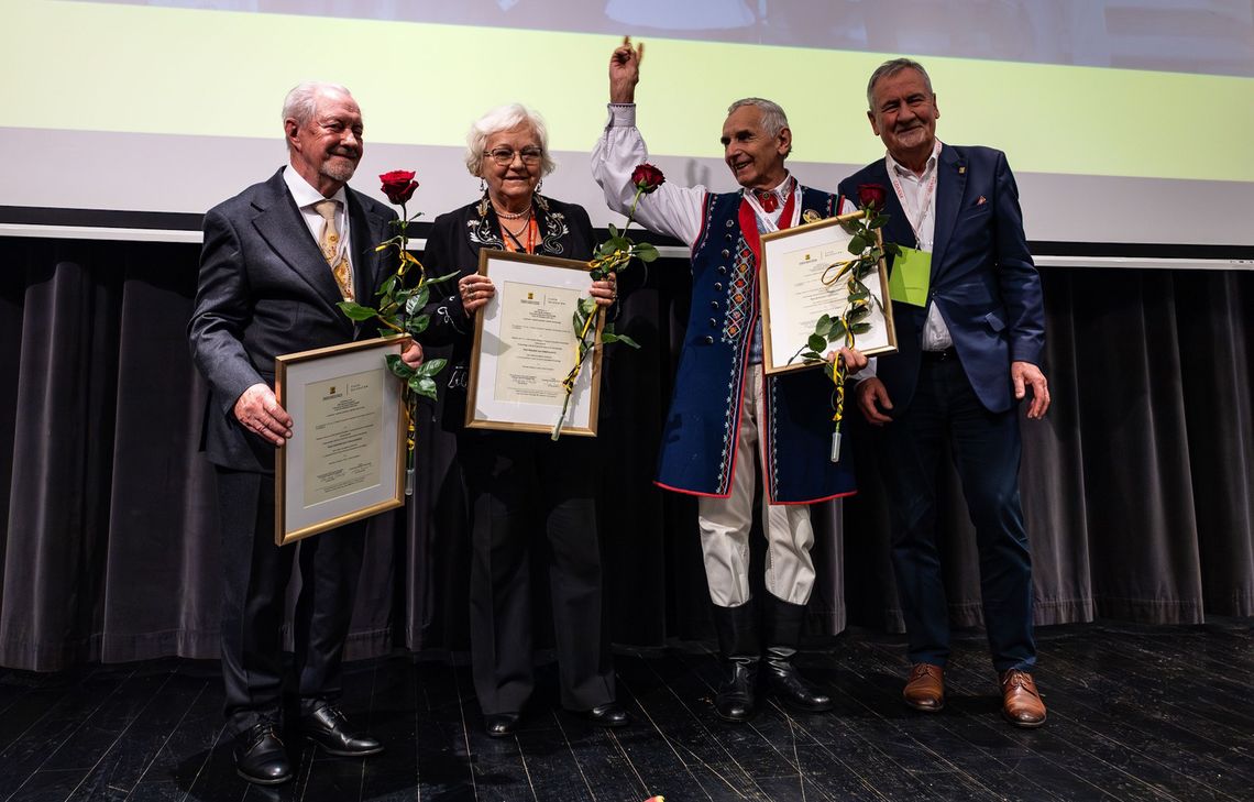 Wanda Lew-Kiedrowska, Kazimierz Ostrowski i Brunon Cirocki uhonorowani przez Walny Zjazd Delegatów ZKP Wanda Lew-Kiedrowska, Kazimierz Ostrowski i Brunon Cirocki uhonorowani przez Walny Zjazd Delegatów ZKP