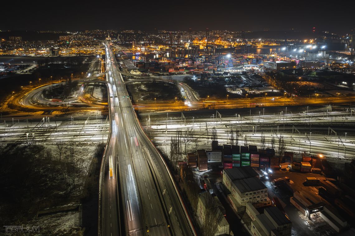 Kierowcy utknęli w korkach. Prace na estakadzie w Gdyni wstrzymane Gdynia: Kierowcy utknęli w korkach. Prace na Estakadzie Kwiatkowskiego wstrzymane.