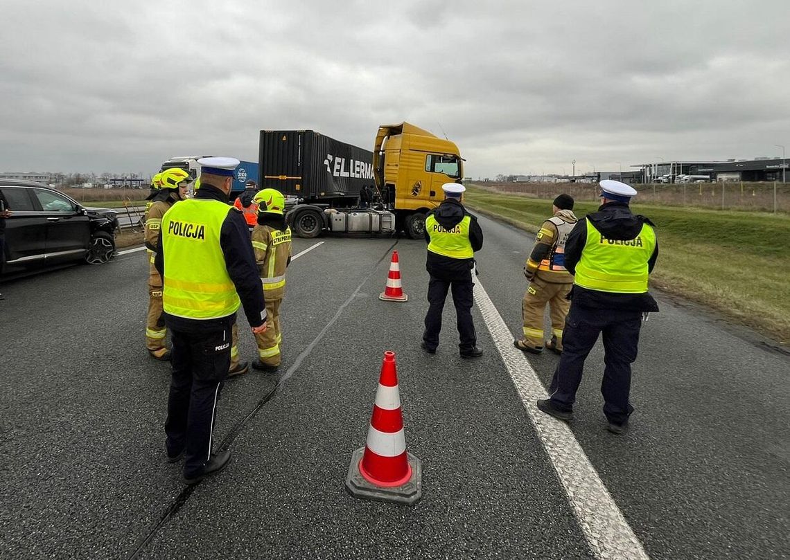 Rusocin: Zamiast jechać, nagrywali wypadek. Kierowcy ukarani za filmowanie na A1