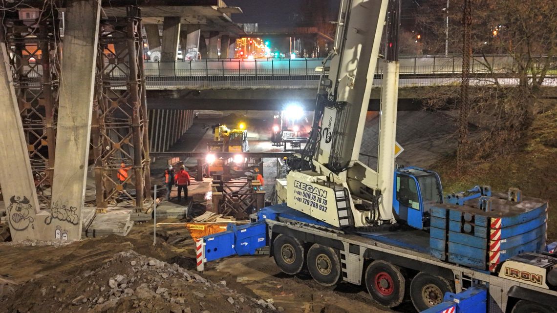 Nocne prace przy rozbiórce kładki na Zaspie. Kolejne zmiany dla kierowców