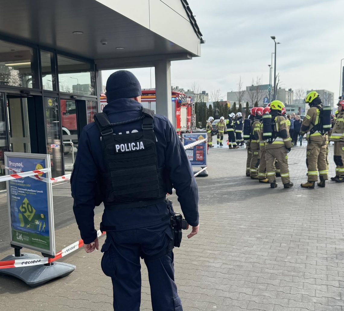 Ewakuacja sklepu w Bytowie! Ktoś rozpylił nieznaną substancję