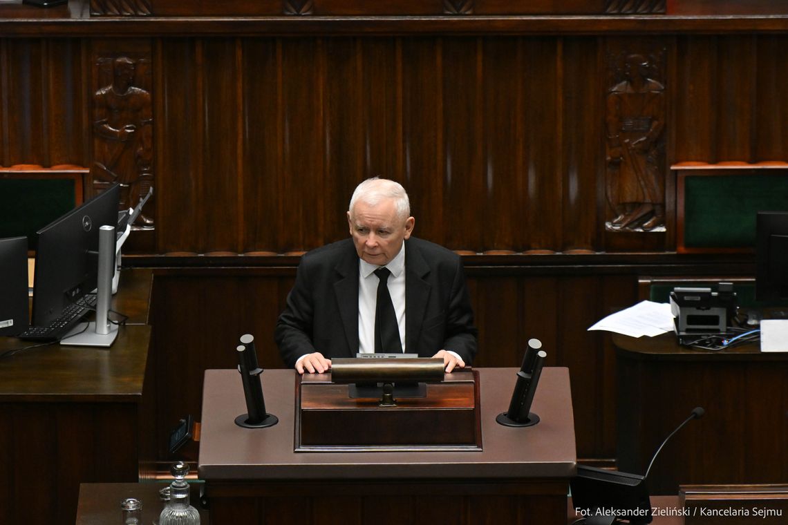 KO zwiększa przewagę nad PiS. Rozłam osłabia partię Jarosława Kaczyńskiego KO zwiększa przewagę nad PiS. Rozłam osłabia partię Jarosława Kaczyńskiego