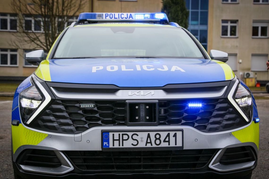 Kobieta zakończyła jazdę pijakowi. Być może uratowała komuś życie! radiowóz