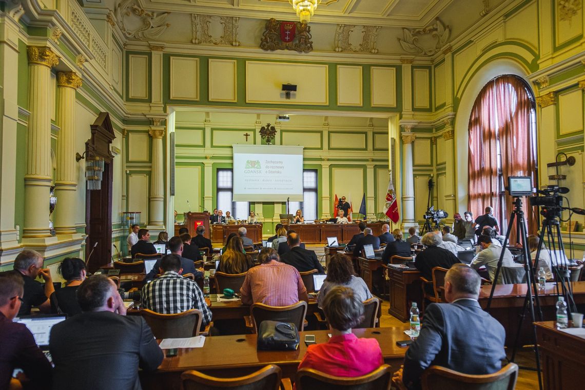 Kobiety w samorządach rosną w siłę, ale rzadko rządzą. Dlaczego?