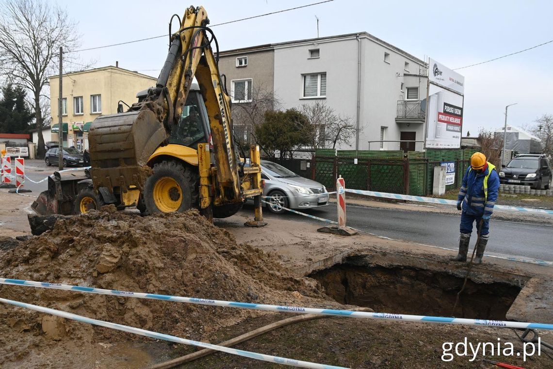 awaria ciepła, ul. płk. Stanisława Dąbka, Gdynia