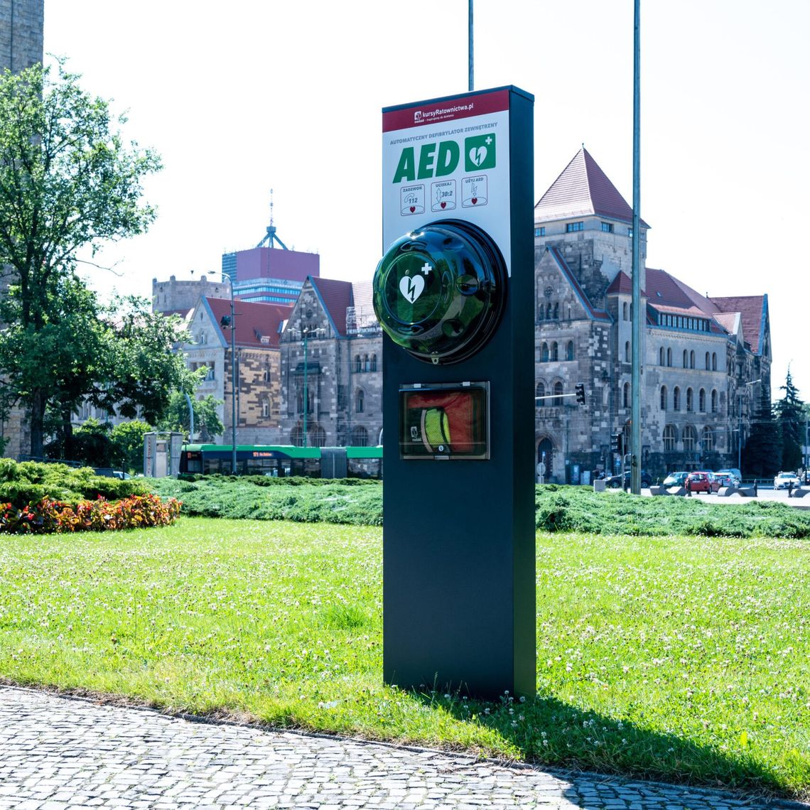Tczew inwestuje w bezpieczeństwo. Trzy nowe defibrylatory AED jeszcze tej jesieni Tczew inwestuje w bezpieczeństwo. Trzy nowe defibrylatory AED w kluczowych miejscach miasta