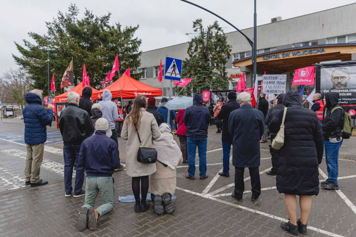 pikieta antyaborcyjna pod szpitalem na Zaspie w Gdańsku