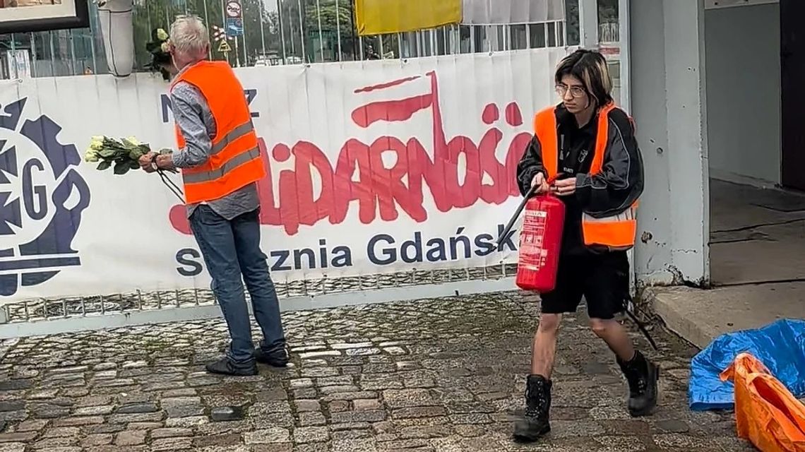 Kolorowy krochmal w politycznym maglu. O co chodziło w zadymie pod Bramą nr 2