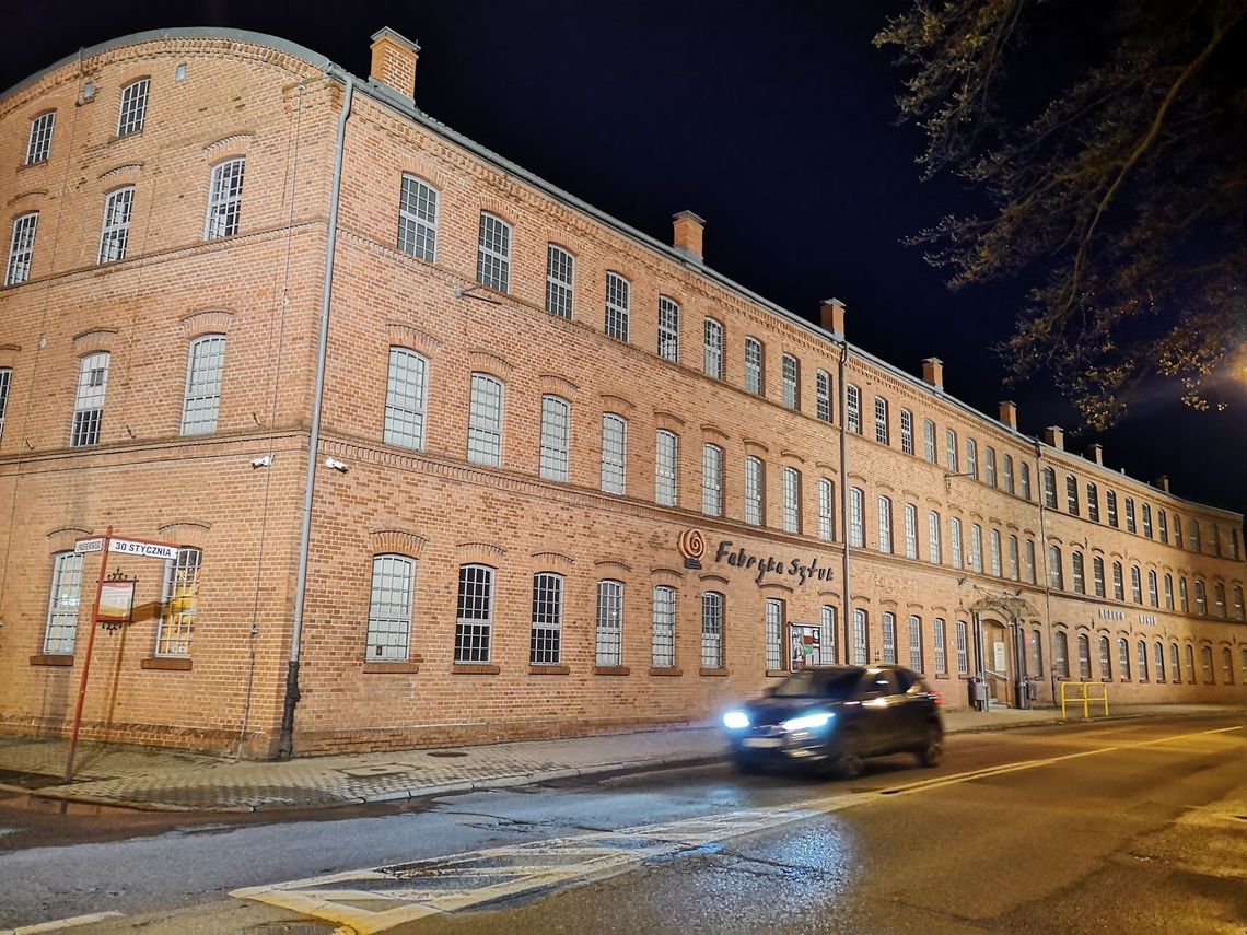 Komiksy rysowane długopisem. Wyjątkowa wystawa Pauliny Literskiej w Tczewie Fabryka Sztuk w Tczewie