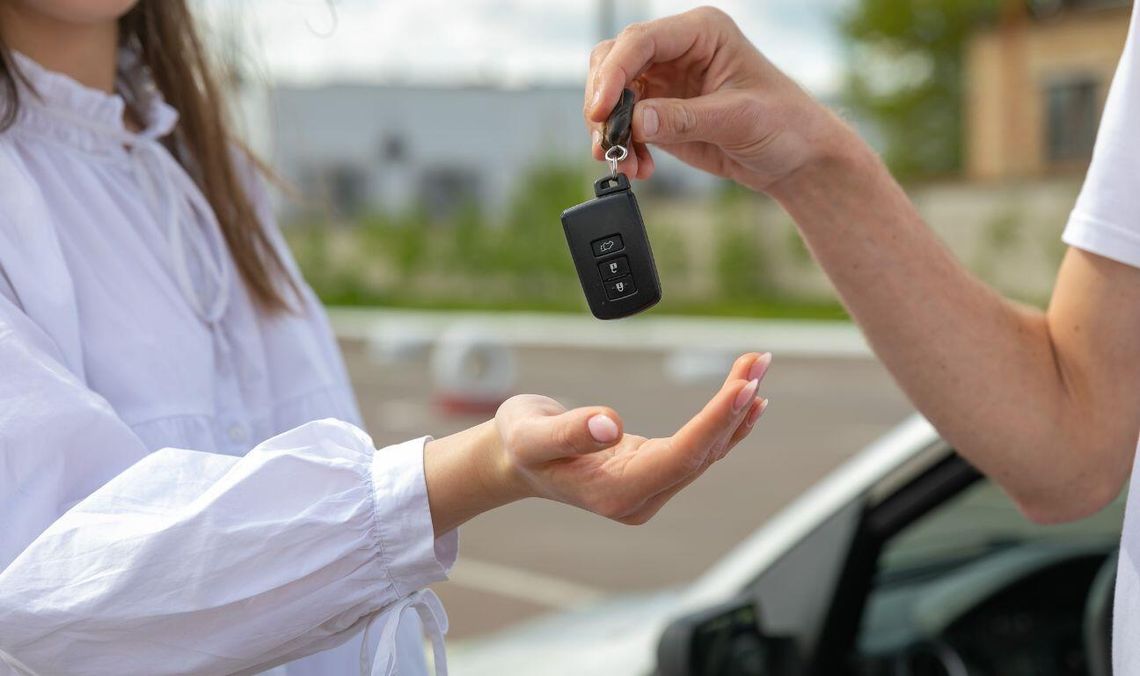 Koniec „jazdy na tyczki”. Z egzaminu na prawo jazdy znika plac manewrowy nauka jazdy, zdjęcie ilustracyjne