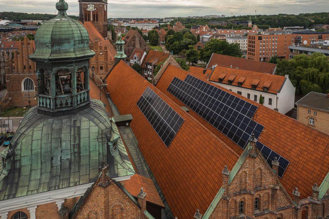 Z dachu bazyliki św. Brygidy w Gdańsku znikną panele fotowoltaiczne